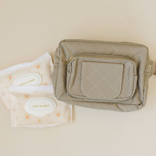 Jetsetter Mini Essentials Set – Beige Lion & Light